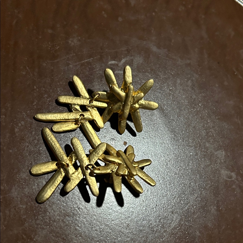 Gold Tone Unsigned Statement Clip-On Earrings! - image 8